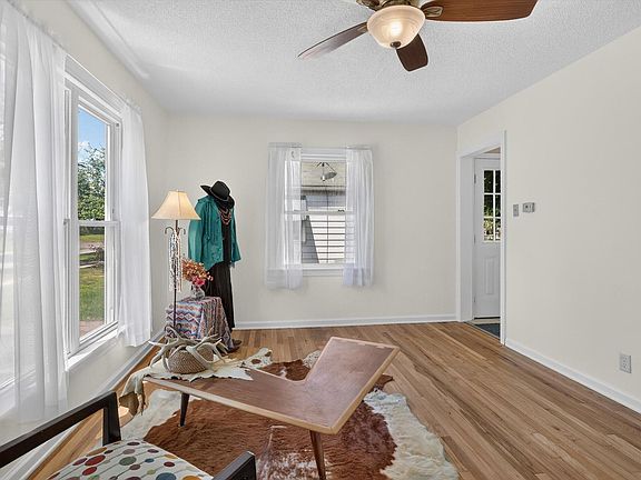 4th image of 325 W South St