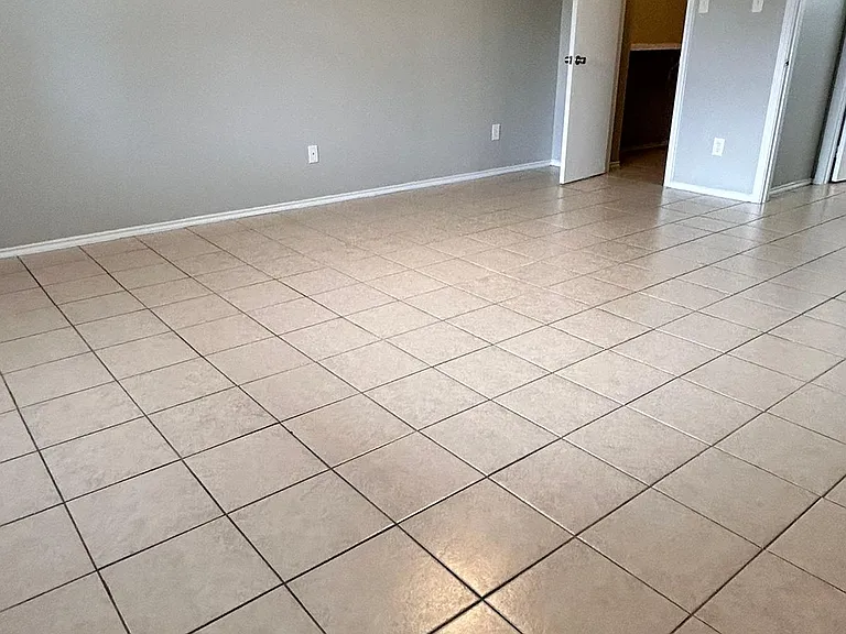 2308 W Elisa Ln #5 — Photo 1