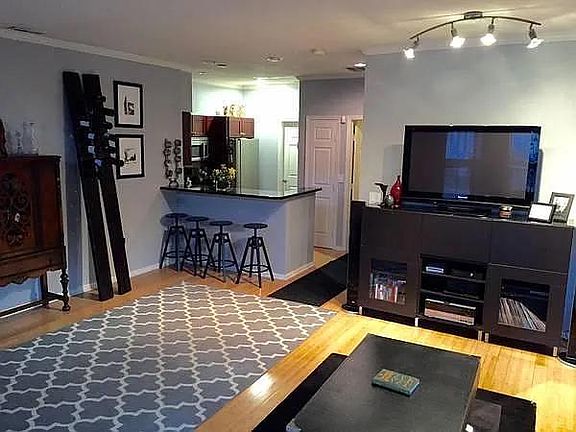 2nd image of 31 W Lincoln St