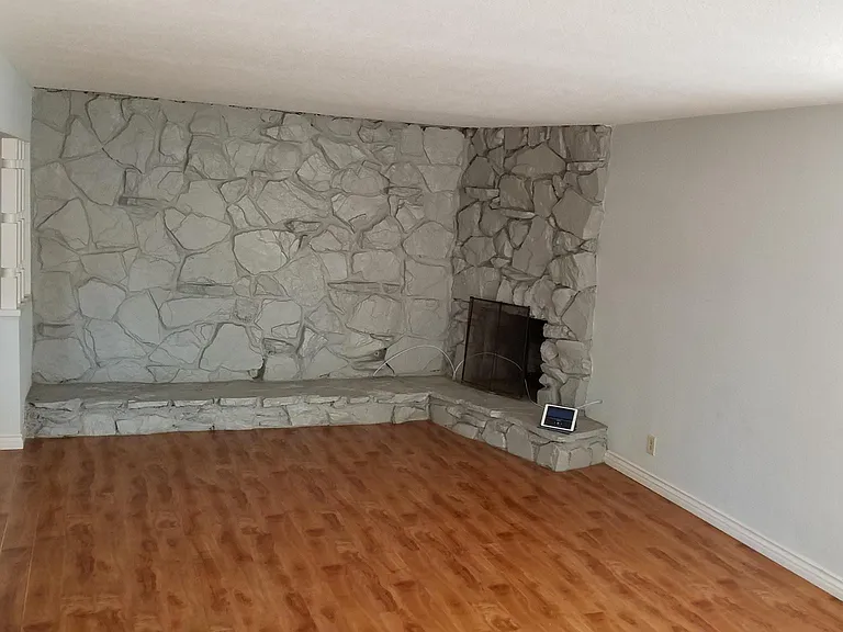 721 N Mountain View St — Photo 9