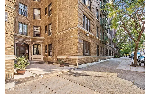 Rented by Compass | media 7