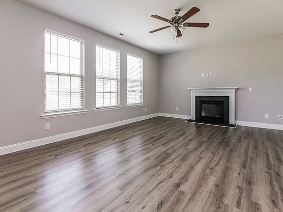4th image of 504 Willow Breeze Ct