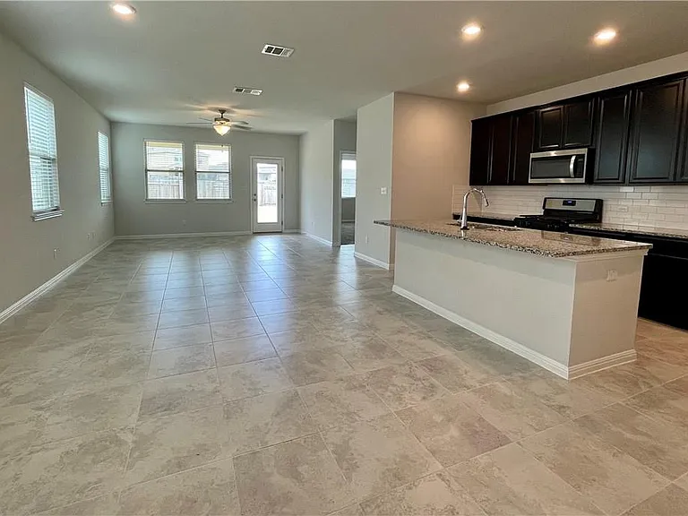 314 Dipprey Ln — Photo 3