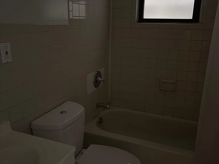 144 Bowers St #8 — Photo 5