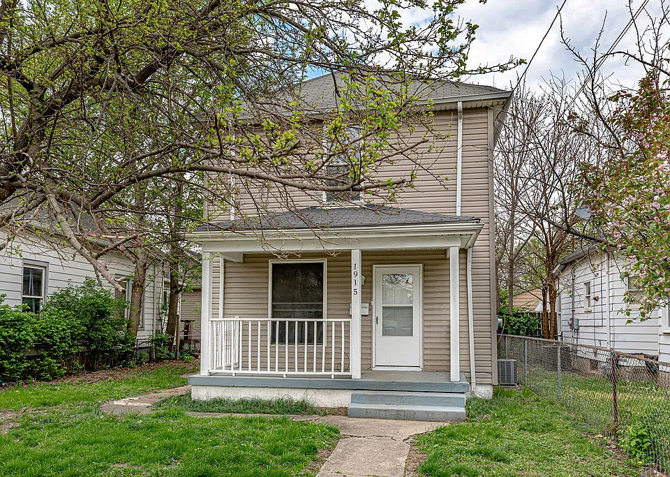 1915 Woodlawn Ave