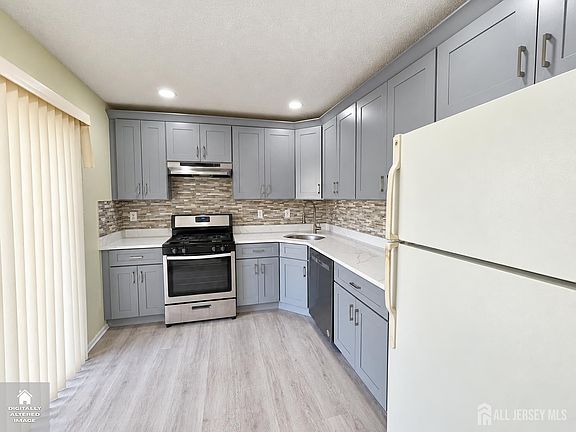 2nd image of 29 Albury Way