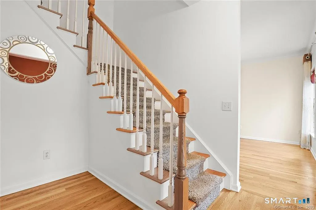 4 bed, 2.5 bath, 3270 sqft, $4,200 — Photo 3