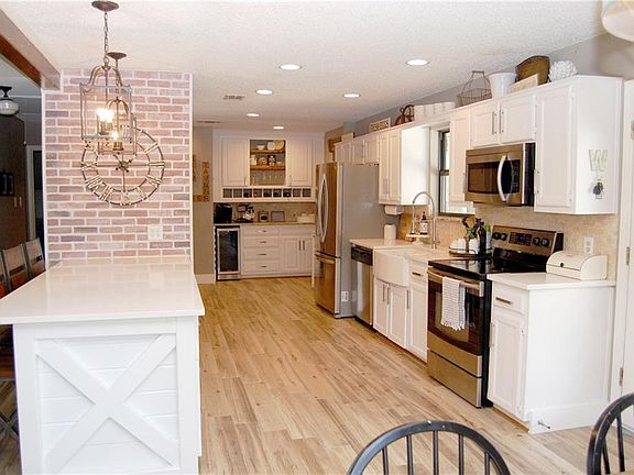 3rd image of 1600 Lake Trails Cir