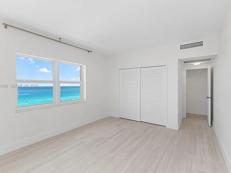 4747 Collins Ave #709 — Photo 8