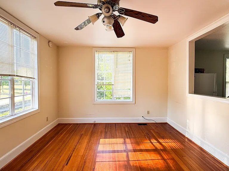 208 N Buchanan Blvd #5 — Photo 3