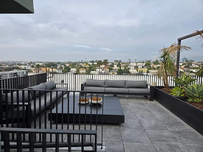 4506 Dockweiler St #304 — Photo 10