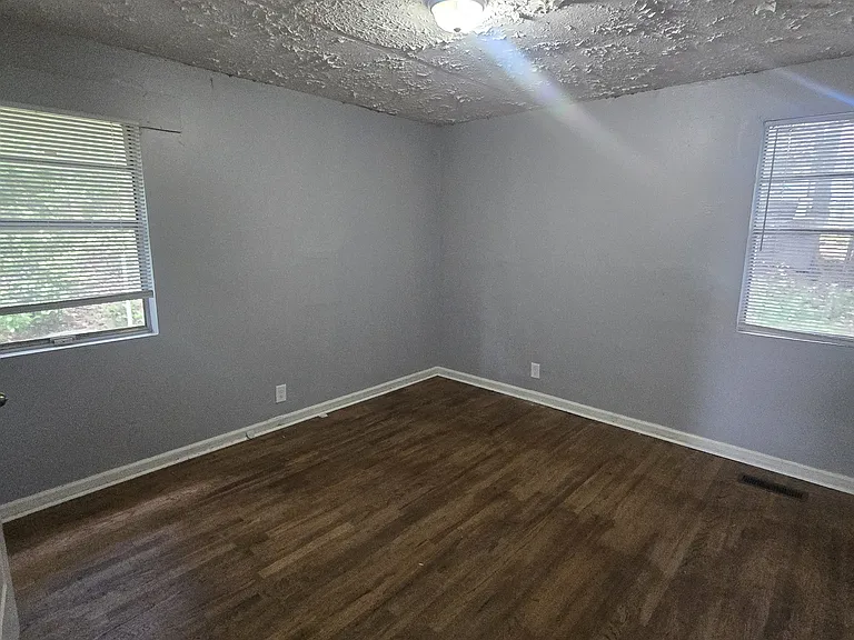 380 Astor St — Photo 4