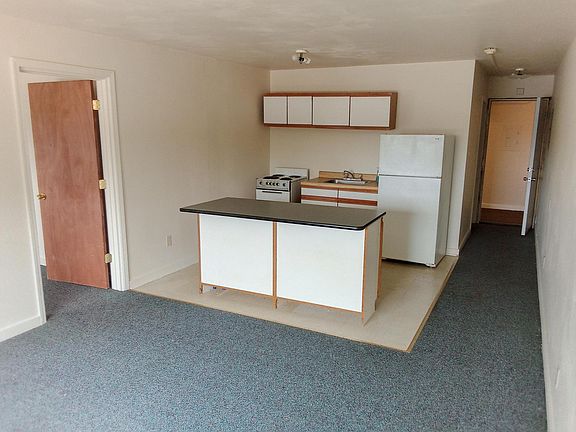 4th image of 704 Lincoln Hwy #3