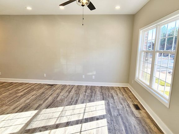 4th image of 3008 Hill St Unit 307
