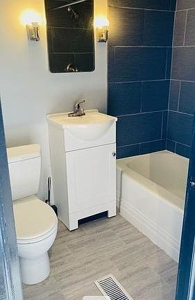 2nd image of 1095 12th Ave SE #2