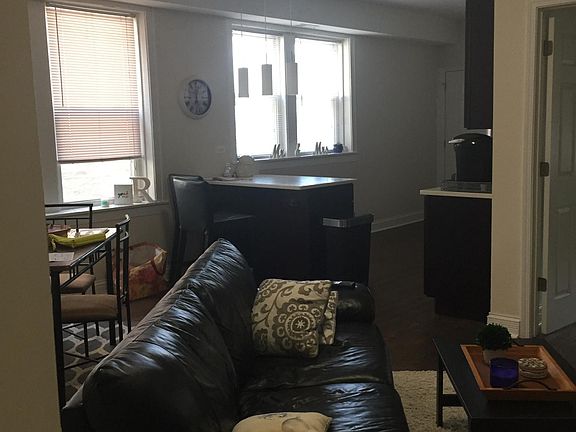3rd image of 1307 N Artesian Ave APT 1