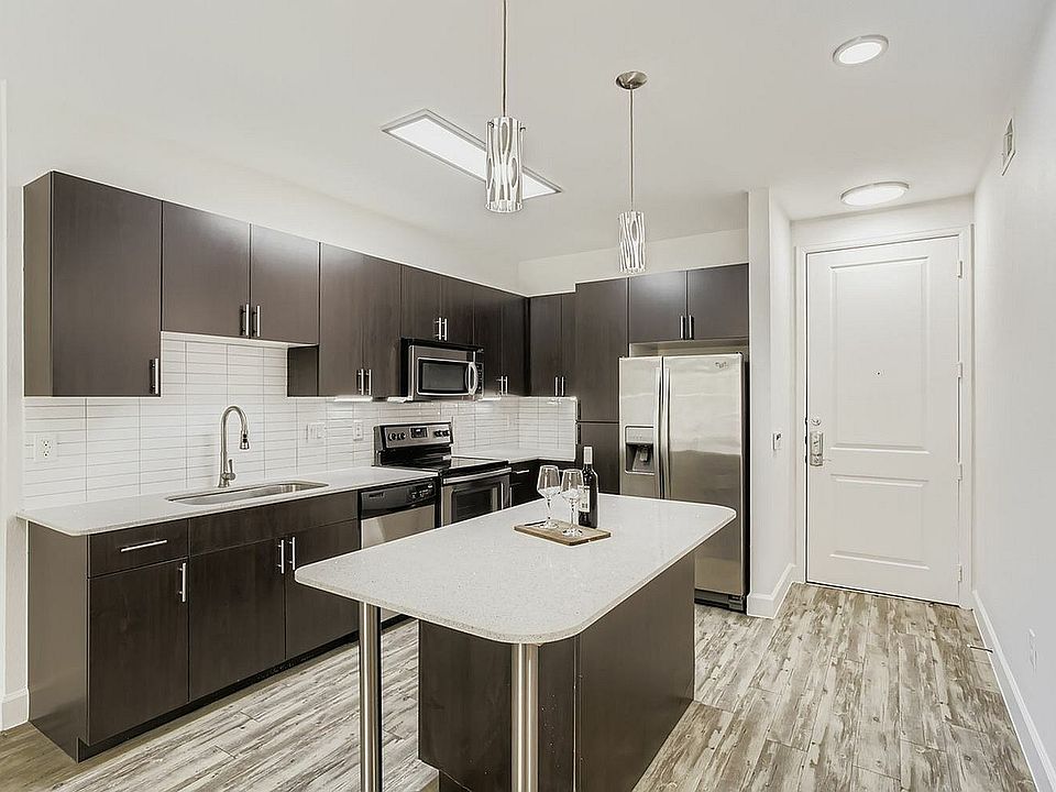 3101 Smith St - Web Quality - 005 - 08 325 Kitchen