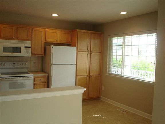 5th image of 1109 Fountain View Cir #46