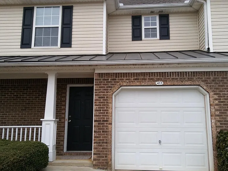 411 Red Coat Ln — Photo 12