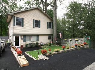 92 New York Ave, Lake Hopatcong, NJ 07849