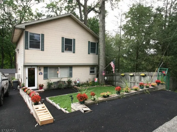 92 New York Ave, Jefferson Twp., NJ 07849