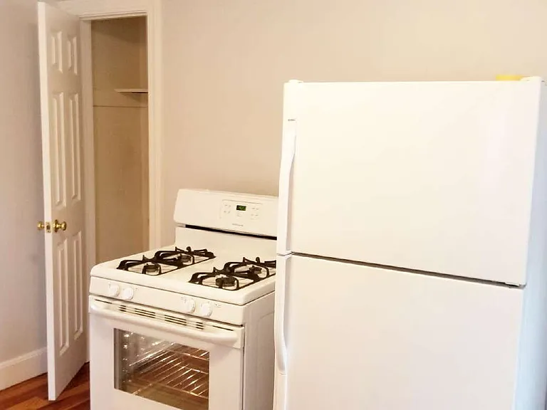192 Holbrook Rd #4 — Photo 7