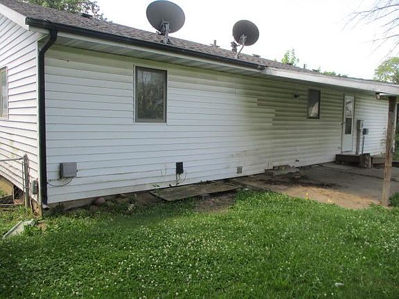 3rd image of 1211 Falcon Dr