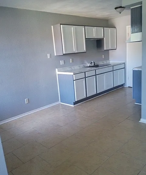 909 W Main St — Photo 3