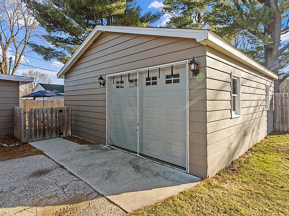 3rd image of 2908 Jones STREET