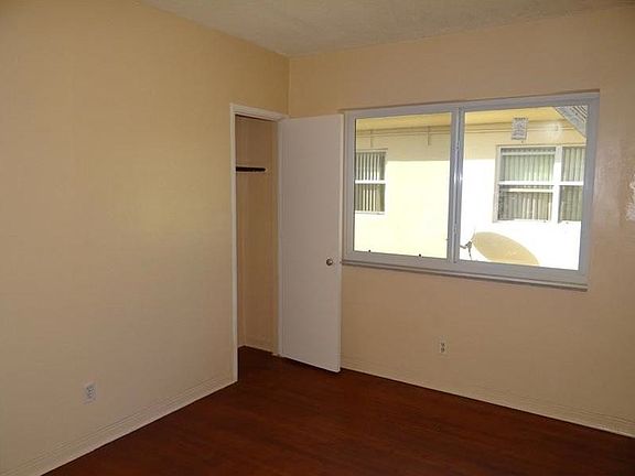 5th image of 8125 Hawthorne Ave #Corner