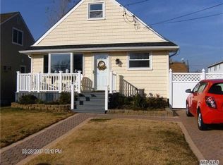 36 E Kissimee Rd, Lindenhurst, NY 11757