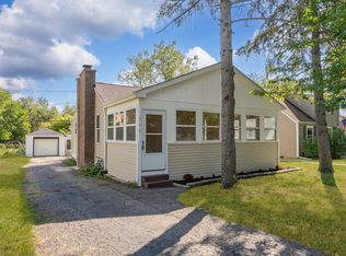 320 Glenwood Ave, McHenry, IL 60051