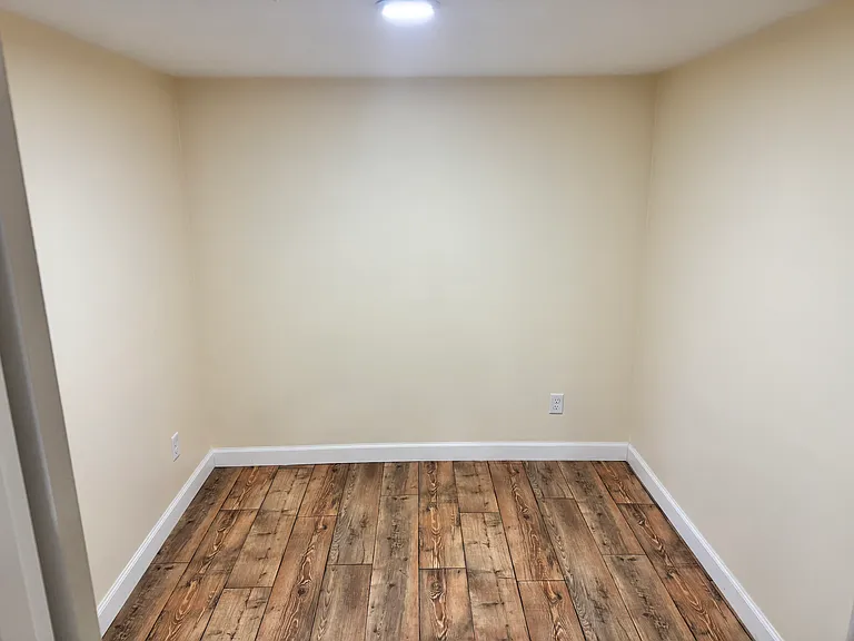 21 Columbia Ave — Photo 3