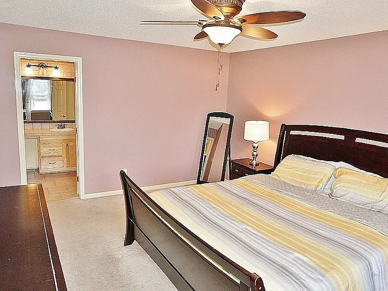 408 Hampshire Pl — Photo 23