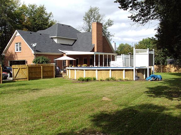 Back yard 33' pool & 3 level deck