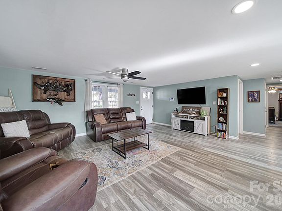 4th image of 3104 Taxahaw Rd