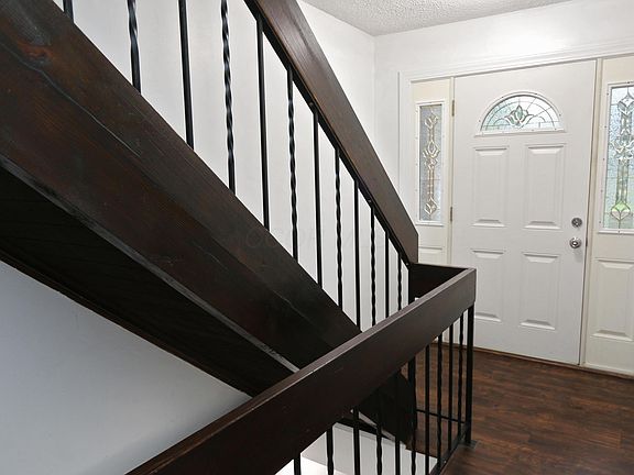 2nd image of 1373 S Waggoner Rd #6