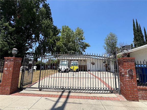 4th image of 8740 Winnetka Ave