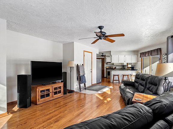 3rd image of N5944 Lakeview Dr