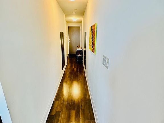 4th image of 160 Vanderhoof Ave #811