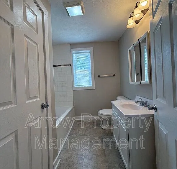 724 N 30th St — Photo 15