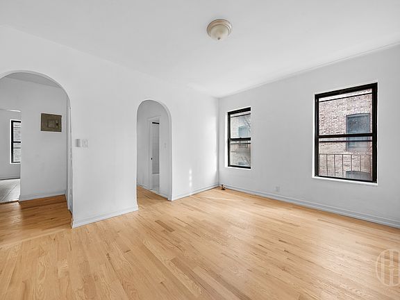 3rd image of 39 E 17th St APT 3D