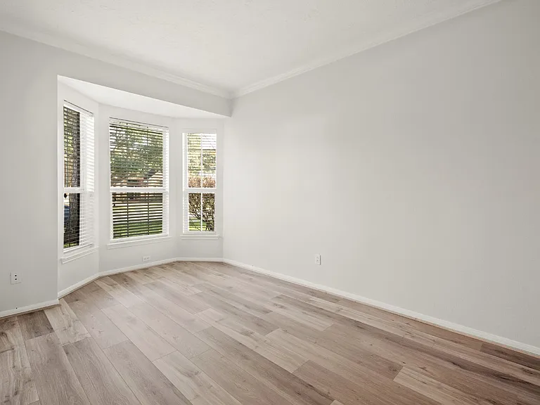 308 Meadow Trail Ct — Photo 33