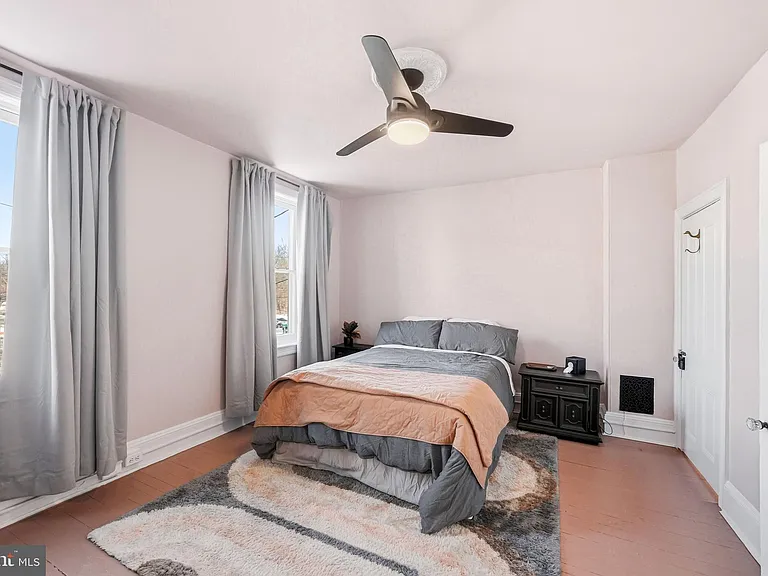 346 E Union St — Photo 25