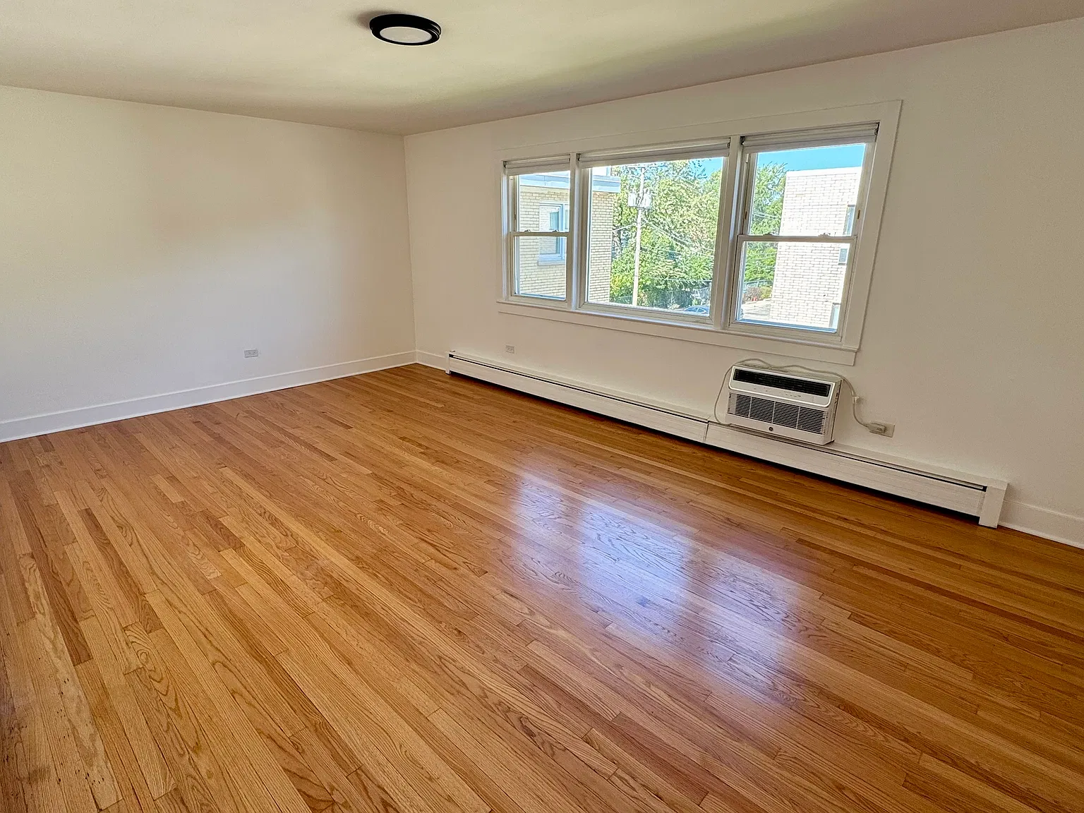 1 bed, 700 sqft, $1,575 — Photo 2