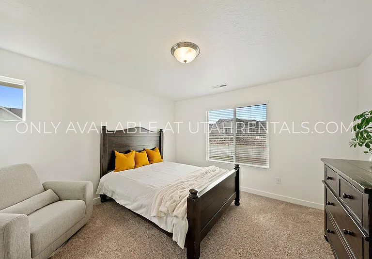 341 N Angus Dr — Photo 21