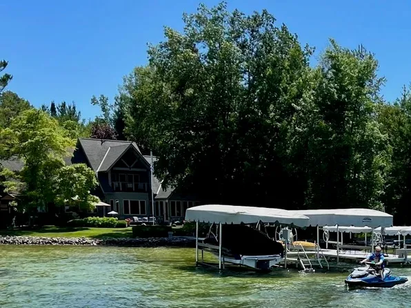 6079 E Ryans Way, Lake Leelanau, MI 49653