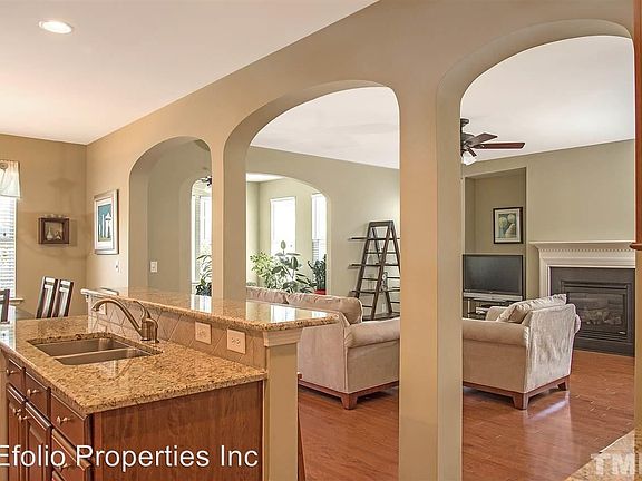 5th image of 244 Murray Glen Dr