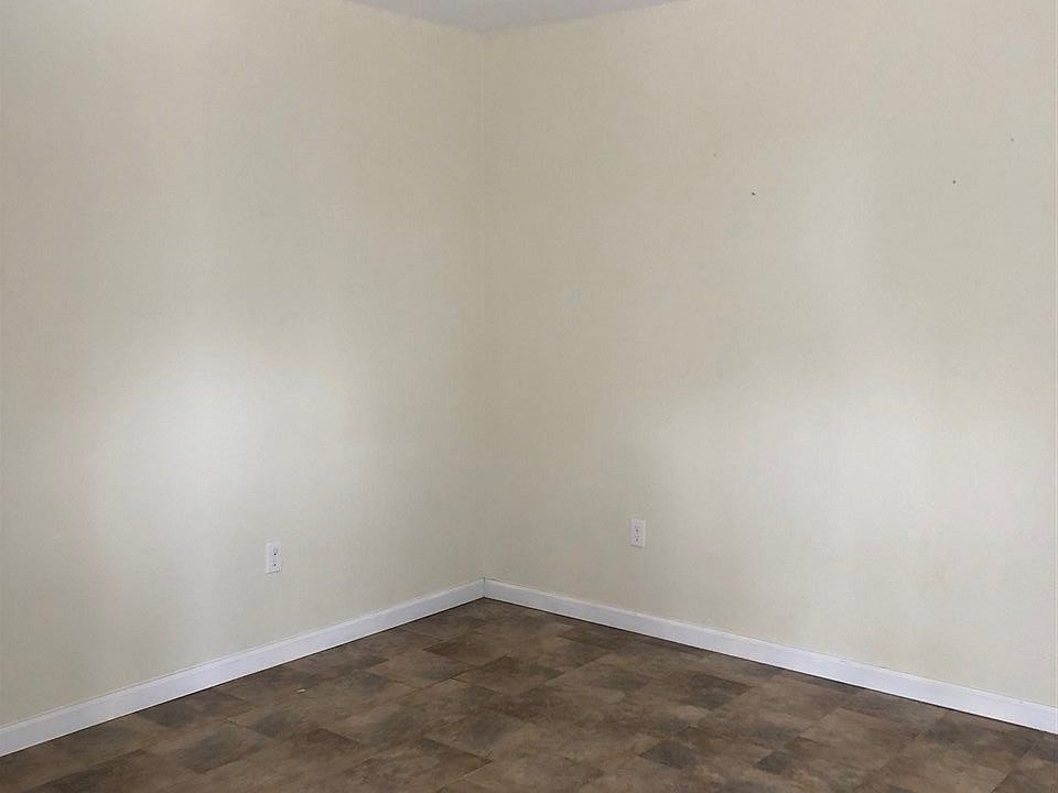 2nd image of 2602 Hickman Rd