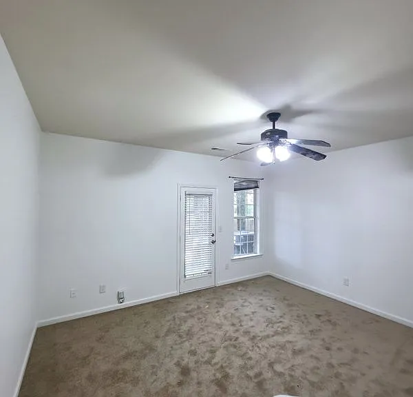 2179 Dillard Xing — Photo 23